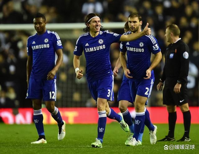 关于巴塞罗那后防线连续失误詹姆斯借机得分的信息