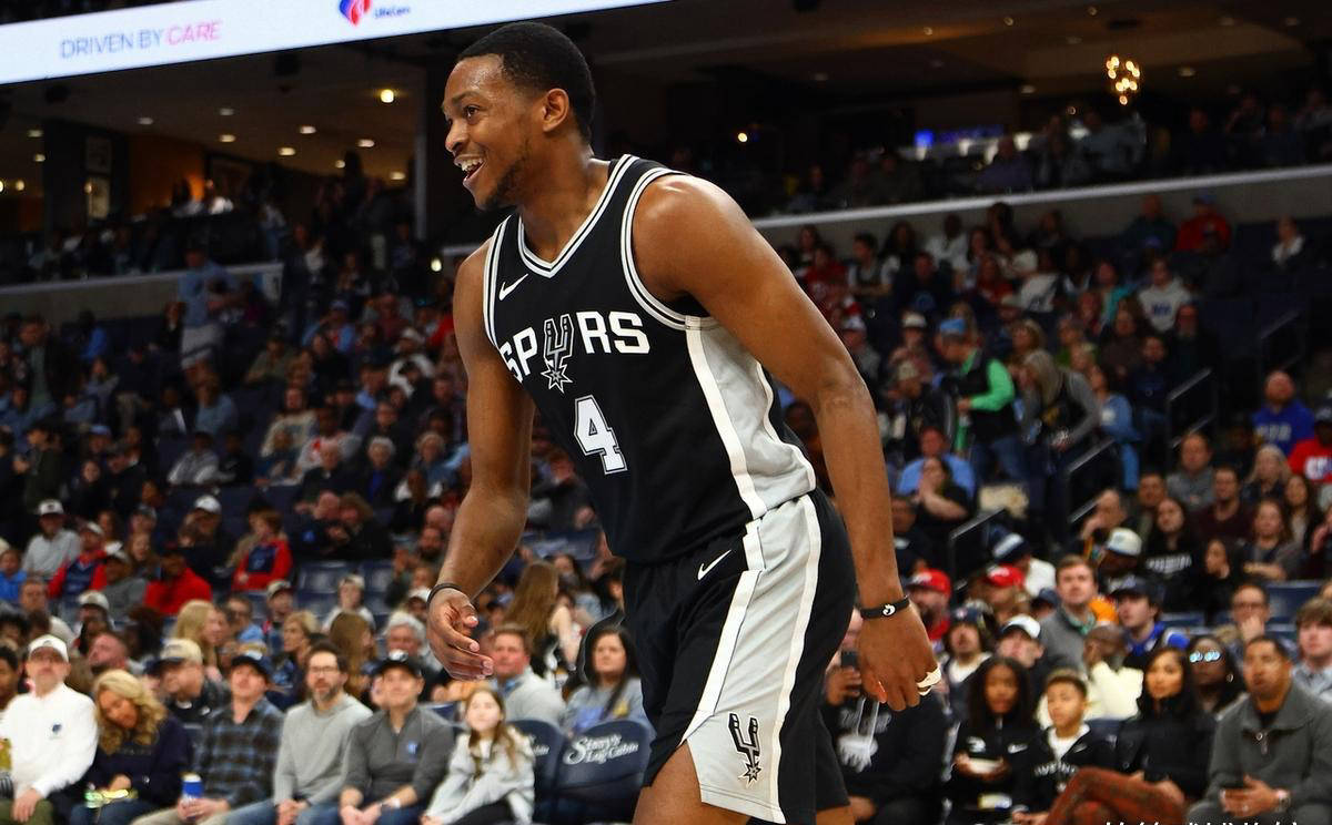 字母哥新星惊险取胜表现惊艳，独行侠未来可期！的简单介绍