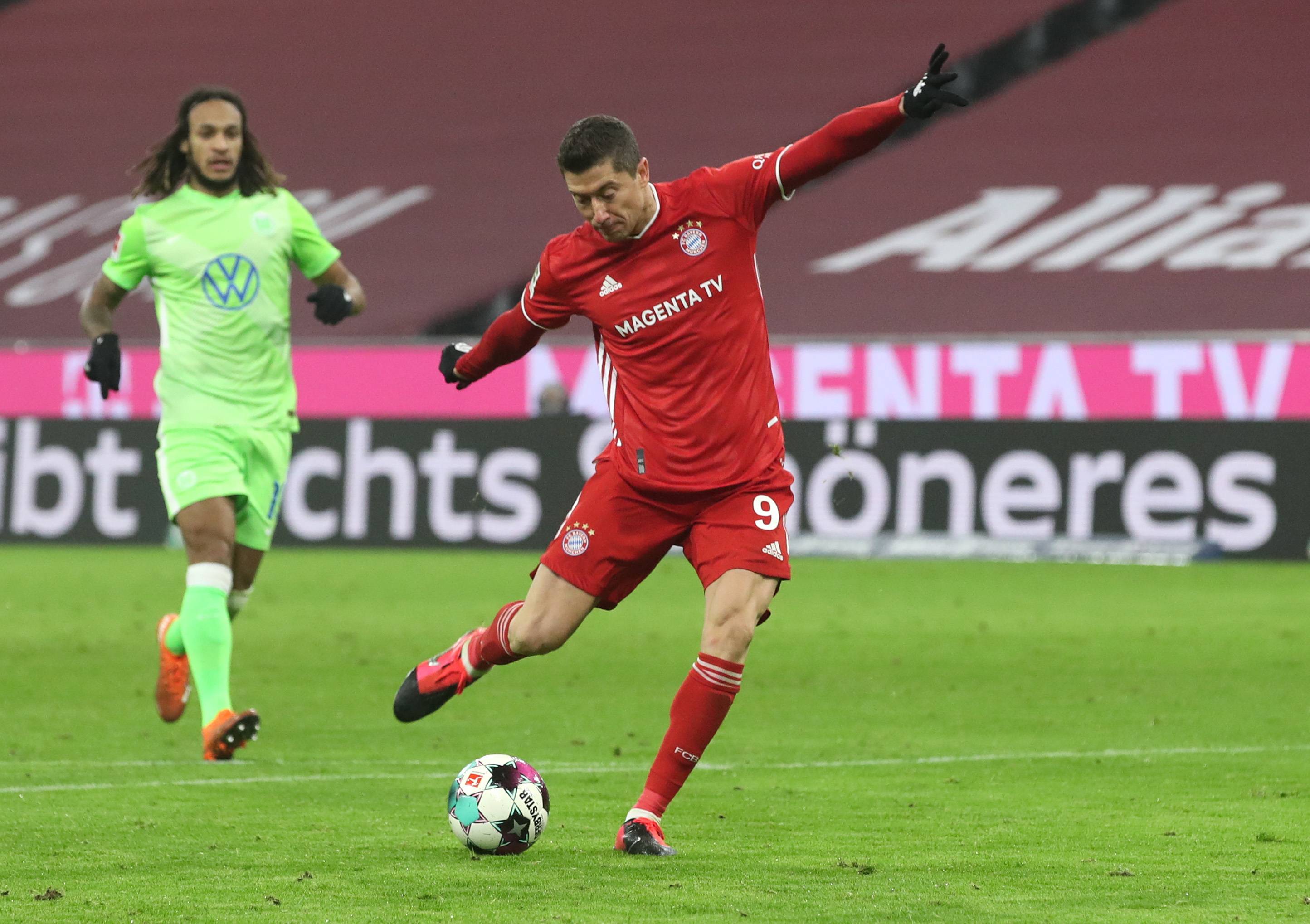 莱万多夫斯基在美国队比赛中逆转，赛况扑朔迷离引发热议！