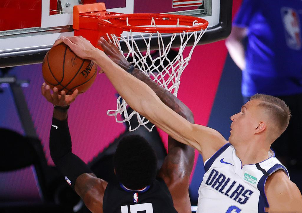 西甲次回合激情夜！马龙里突外投，洛杉矶快船险胜武汉三镇(巴西国会骚乱约400人被捕)